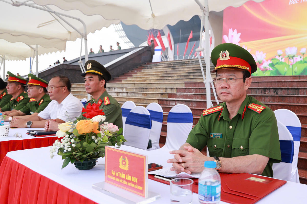 Các đại biểu dự buổi báo cáo kết quả huấn luyện Trung đoàn Cảnh sát Cơ động dự bị chiến đấu năm 2026 của Công an tỉnh Bắc Ninh. Ảnh Quang Vinh.
