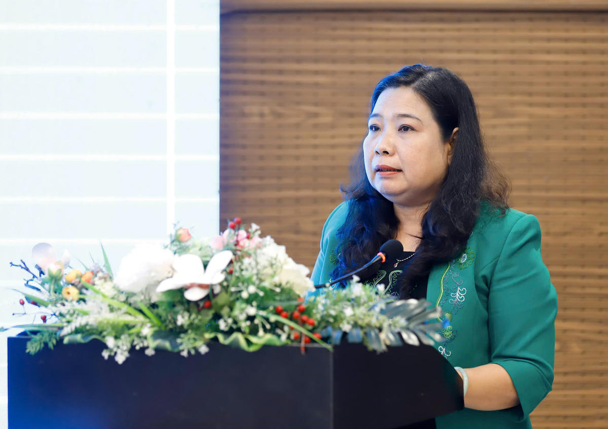 Bà Hồ Thị Cẩm Đào, Phó Bí thư Thành ủy, Chủ tịch Ủy ban MTTQ Việt Nam TP Cần Thơ, phát biểu chào mừng hội nghị. Ảnh: PV
