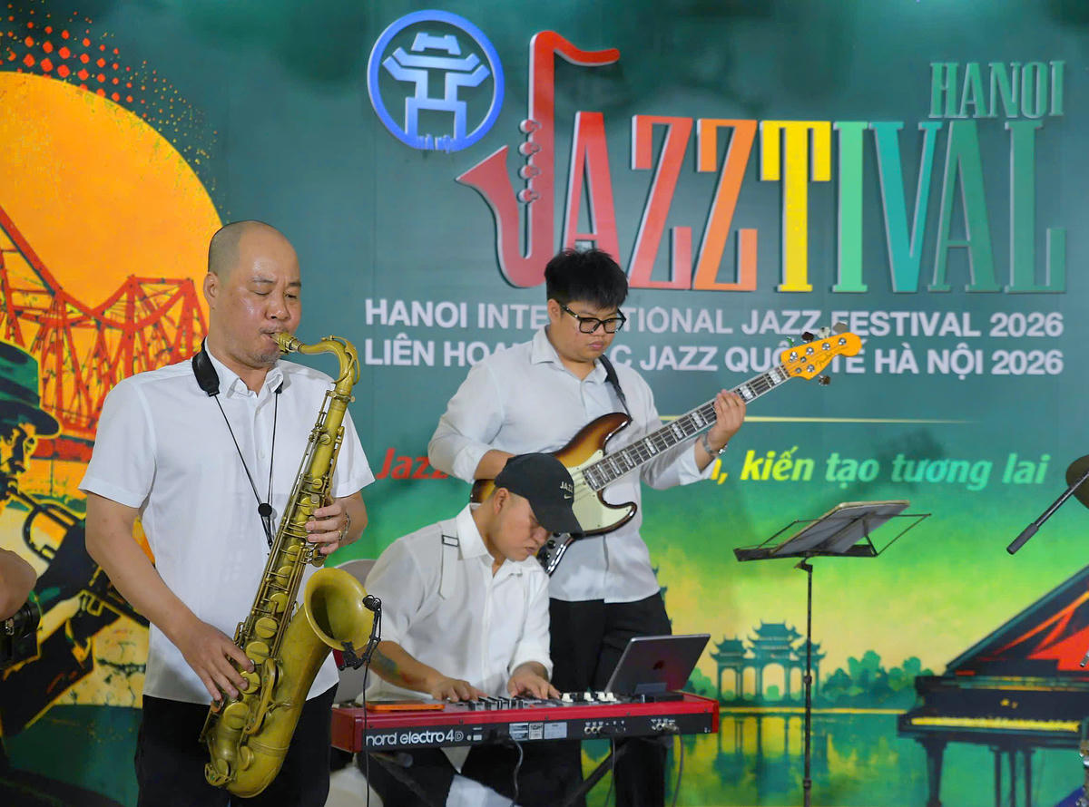 Âm thanh được đưa vào không gian triển lãm, tạo nên trải nghiệm đa giác quan cho công chúng.