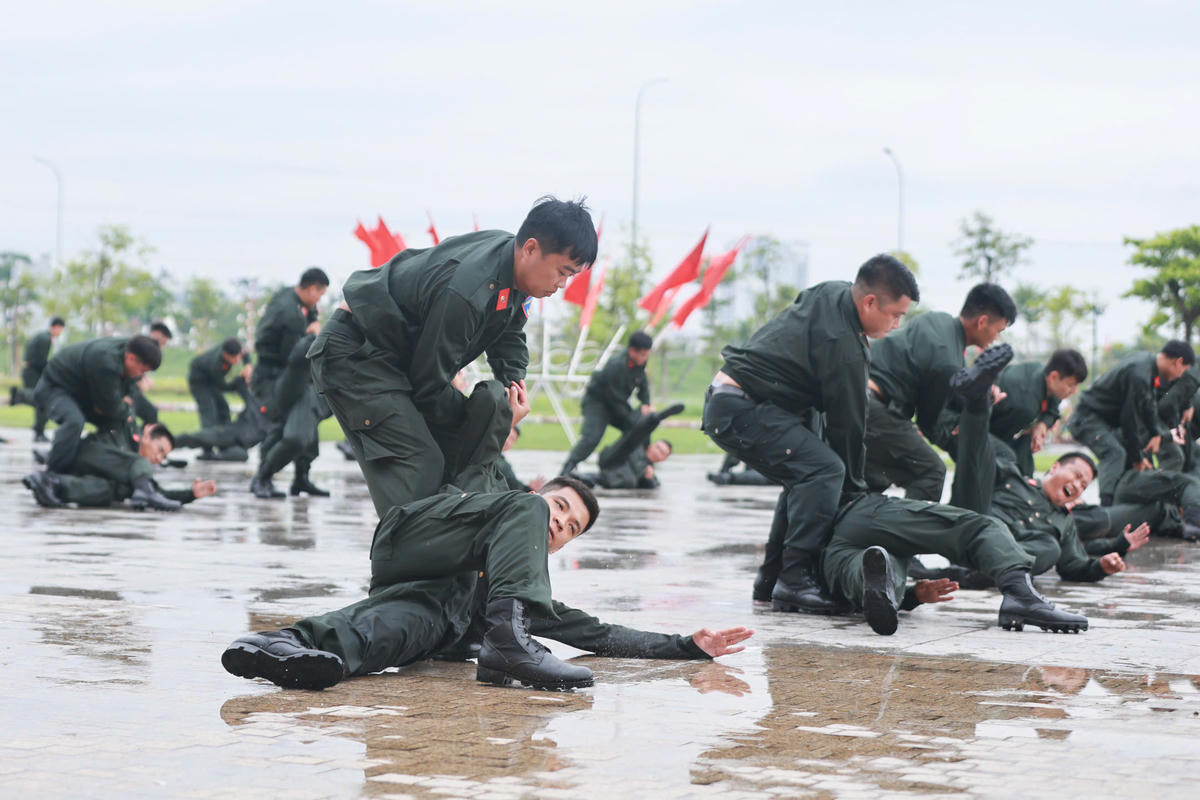 Công an tỉnh Bắc Ninh nghiệm thu kết quả huấn luyện Trung đoàn Cảnh sát Cơ động dự bị chiến đấu năm 2026