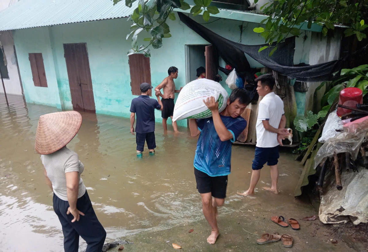 Hà Nội: Triển khai cấp bách các biện pháp ứng phó lũ, hỗ trợ người dân vùng ven sông