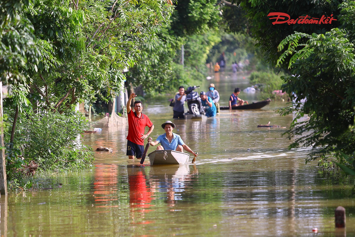 Để ứng phó với mưa lũ, lực lượng chức năng đã hỗ trợ, tổ chức di dời 626 người yếu thế đến nơi an toàn, gồm người già, trẻ em, phụ nữ có thai và người khuyết tật.
