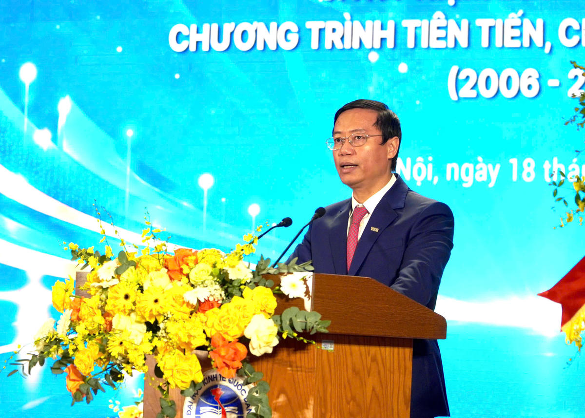 PGS.TS Bùi Đức Thọ - Giám đốc Đại học Kinh tế Quốc dân phát biểu tại buổi lễ.