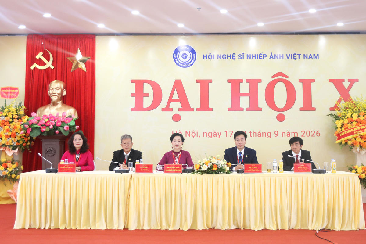 Đoàn Chủ tịch điều hành Đại hội.
