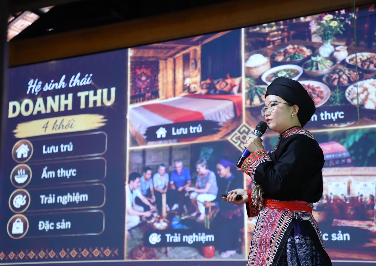 Thí sinh tham gia cuộc thi thuyết trình và trình chiếu video clip về dự án của mình. Ảnh: PV
