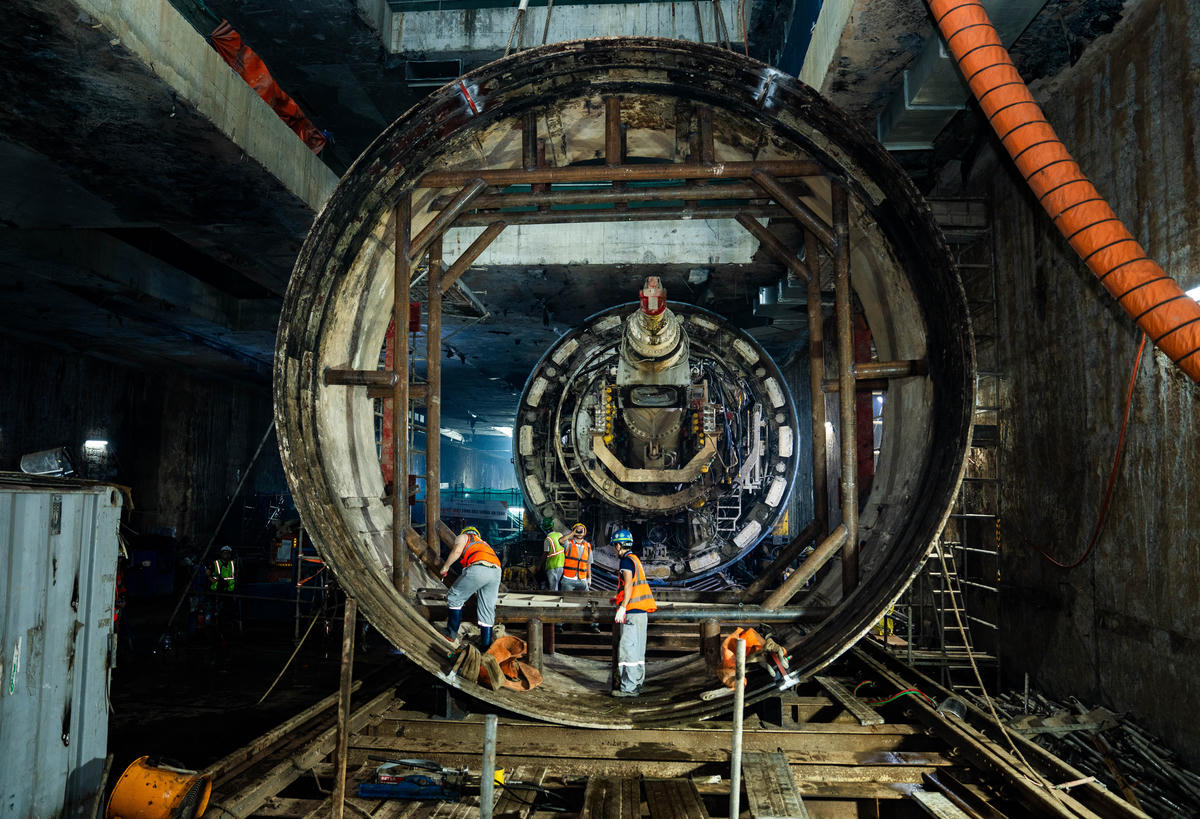 Đoạn ngầm tuyến metro Nhổn - ga Hà Nội đang được đẩy nhanh thi công, các hạng mục được triển khai theo phương án song song, gối đầu.