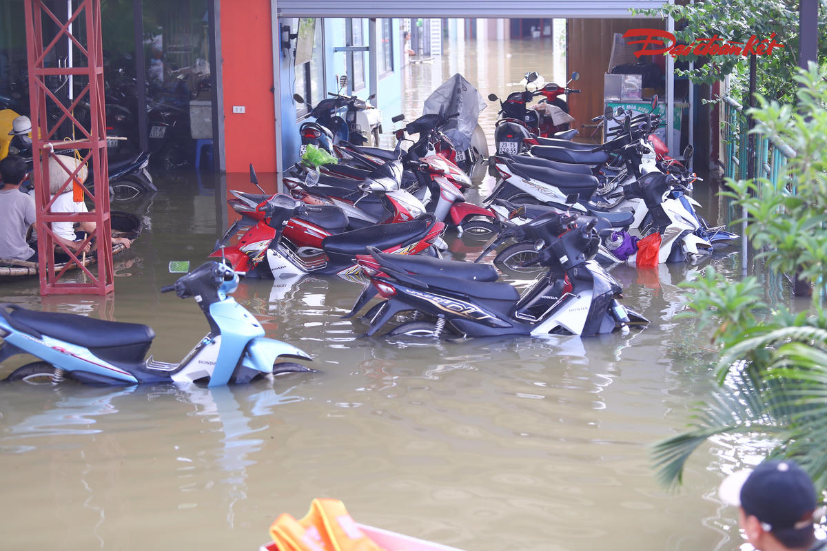 Nước lũ sông Bùi dâng cao, nhiều người dân xã Xuân Mai 'chạy' lũ