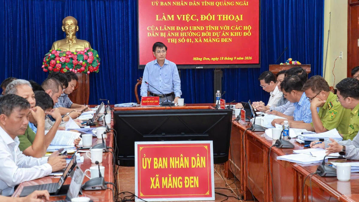 Phó Chủ tịch UBND tỉnh Quảng Ngãi Nguyễn Ngọc Sâm phát biểu tại buổi đối thoại. Ảnh: BT.