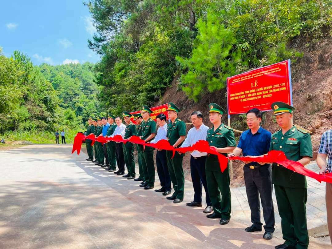 Agribank tham gia Lễ khánh thành công trình "Thắp sáng đường tuần tra biên giới" tại Lạng Sơn