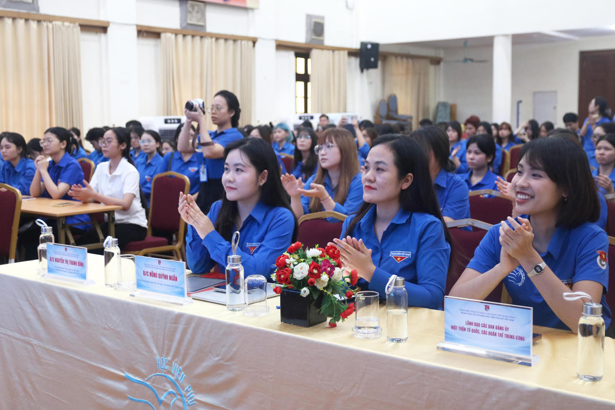 Đông đảo đoàn viên, thanh niên tham dự Tọa đàm.