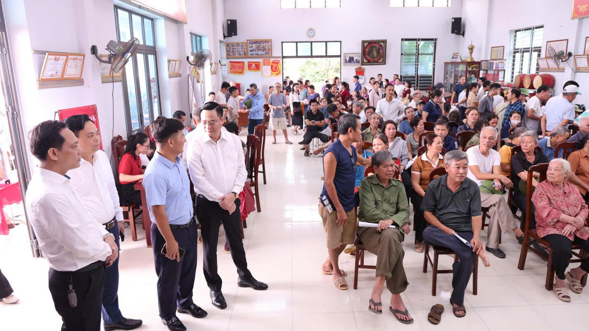 Chi trả tiền bồi thường, hỗ trợ GPMB Dự án Khu đô thị mới Mỹ Hưng – Cienco 5 cho 172 hộ dân thôn Quảng Minh, với tổng kinh phí hơn 300 tỷ đồng. Ảnh: TH
