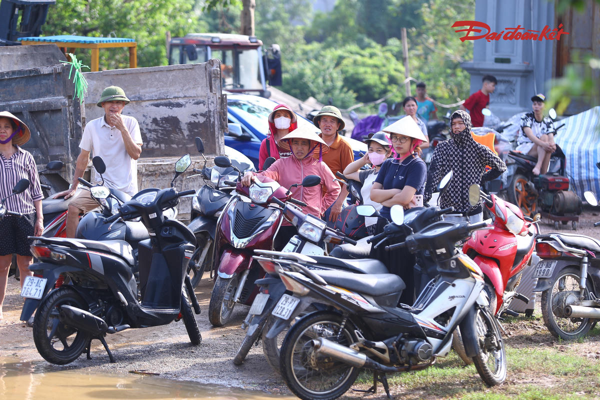 Nước lũ sông Bùi dâng cao, nhiều người dân xã Xuân Mai 'chạy' lũ
