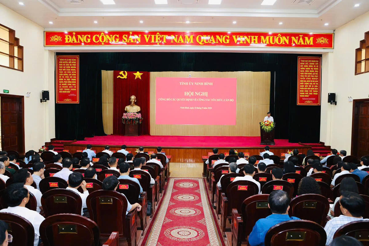 Tỉnh ủy Ninh Bình tổ chức hội nghị công bố các quyết định về công tác tổ chức, cán bộ. Ảnh: Đức Lam