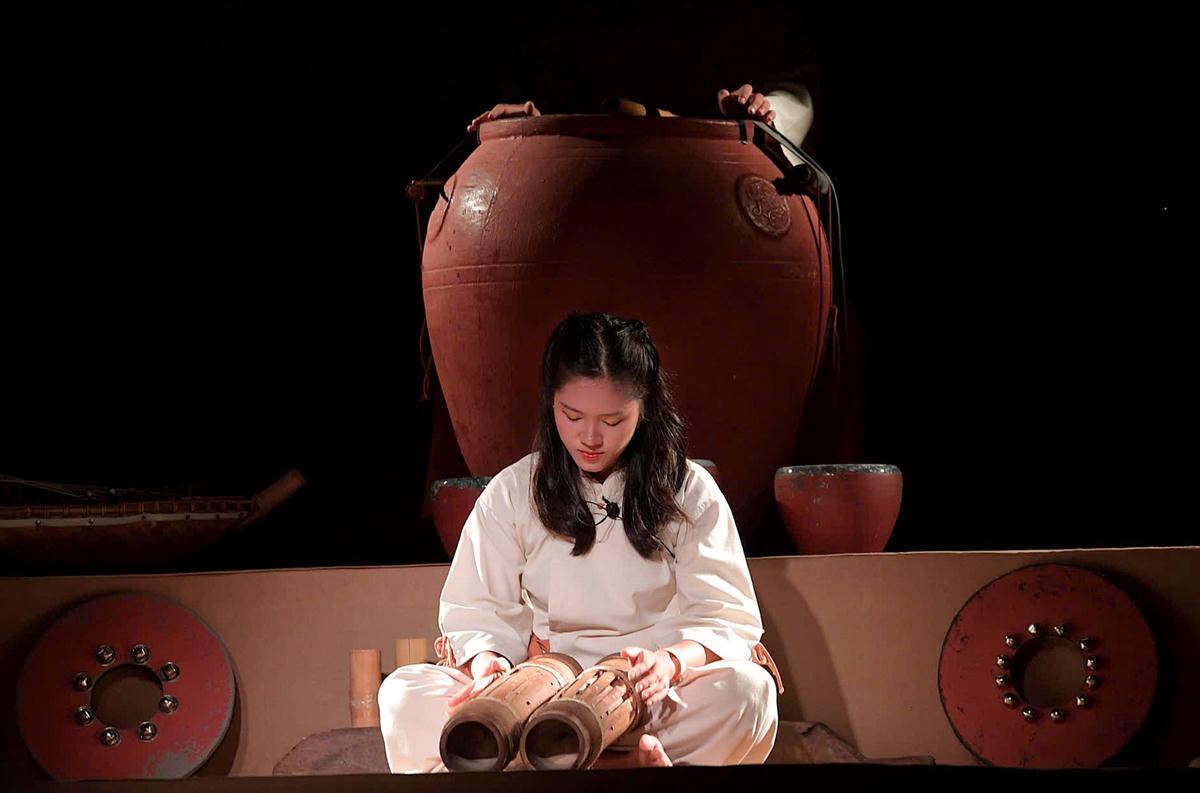 Thanh âm Gốm - không chỉ kể chuyện bằng âm nhạc mà còn kể chuyện bằng văn hóa. Những âm thanh được tạo ra không nhằm đơn thuần mô tả hay lý giải về làng nghề, mà mở ra không gian cảm nhận, kết nối với tâm hồn người nghe thông qua biểu cảm của nhạc cụ và nghệ sĩ.