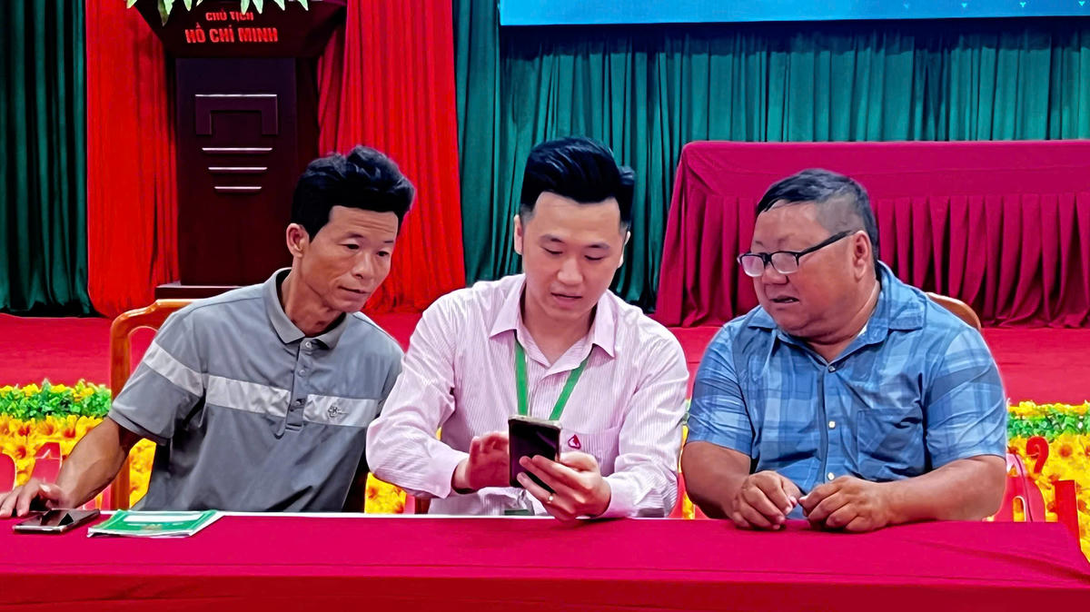 Tại Thái Nguyên, ứng dụng số đang được triển khai tới các Tổ trưởng Tổ tiết kiệm và vay vốn, giúp cập nhật, quản lý thông tin khoản vay nhanh chóng, chính xác hơn.