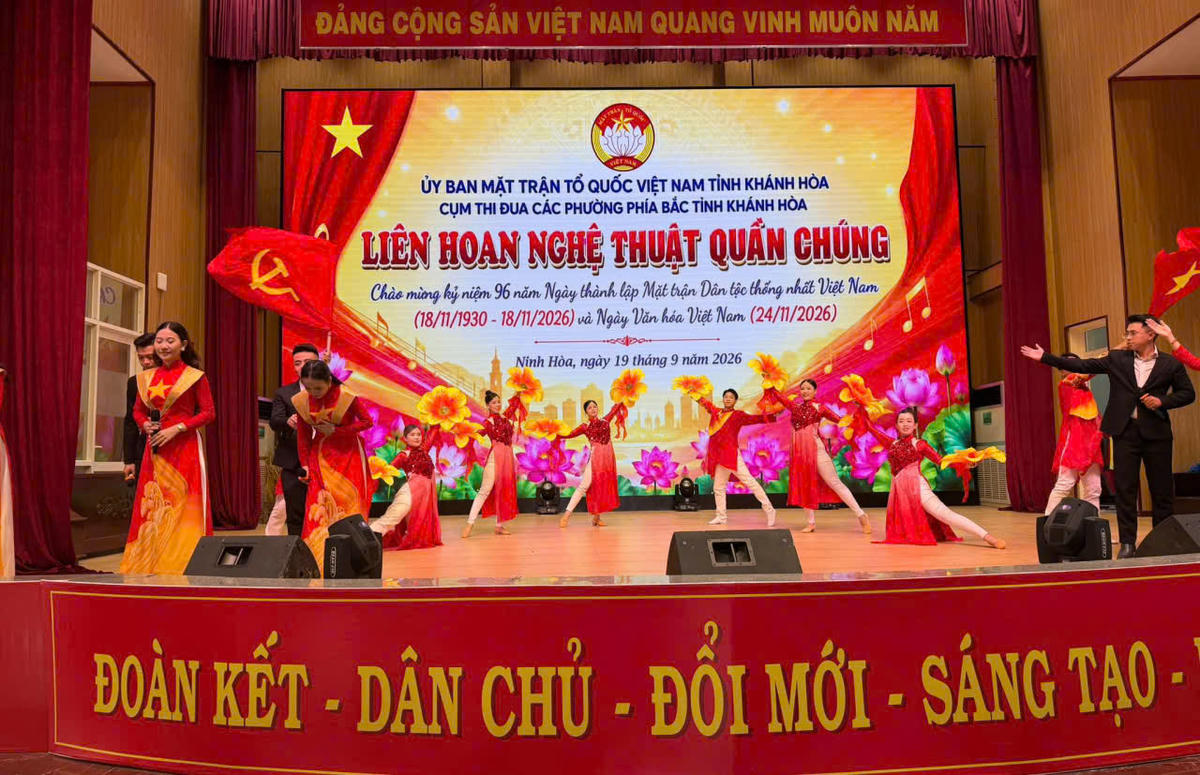Tiết mục văn nghệ đặc sắc chào mừng liên hoan Nghệ thuật quần chúng Cụm thi đua các phường phía Bắc.