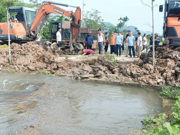 Xã Hồng Sơn duy trì lực lượng và phương tiện trực sẵn sàng ứng phó sự cố