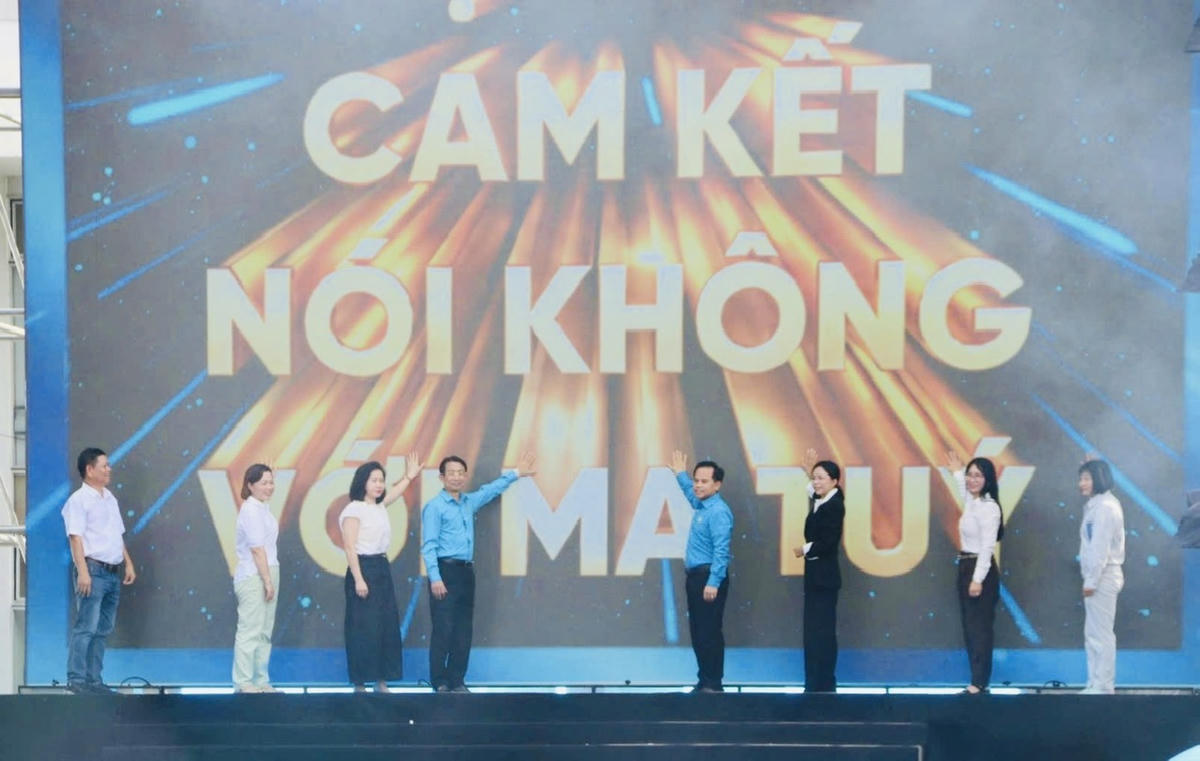 Doanh nghiệp - công đoàn Hải Phòng ký cam kết hưởng ứng chiến dịch Công nhân Việt Nam kiên quyết nói không với ma túy. Ảnh: VD.