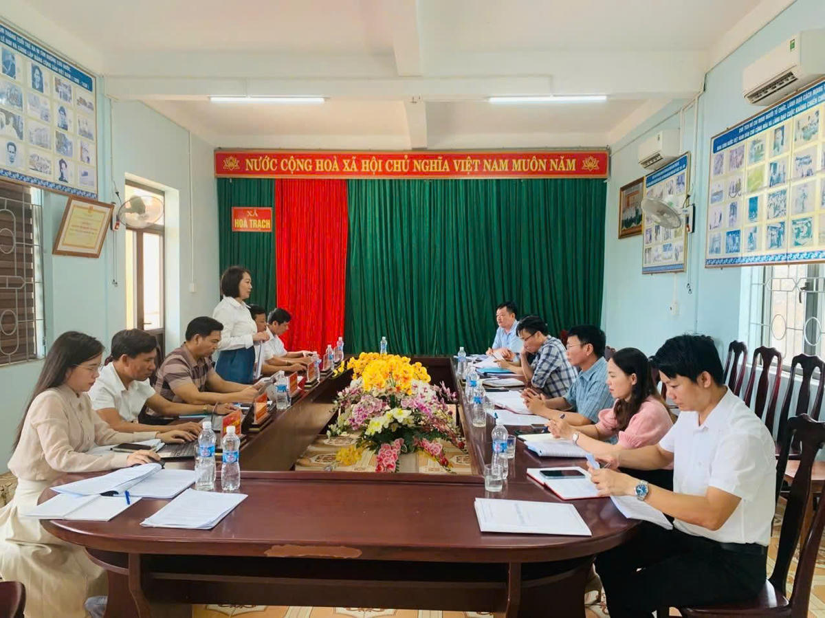 Phó Chủ tịch Ủy ban MTTQ Việt Nam tỉnh Quảng Trị Lê Thị Mỹ Hiền phát biểu tại cuộc kiểm tra công tác tuyên truyền, phổ  biến giáo dục pháp luật tại xã Hòa Trạch. 