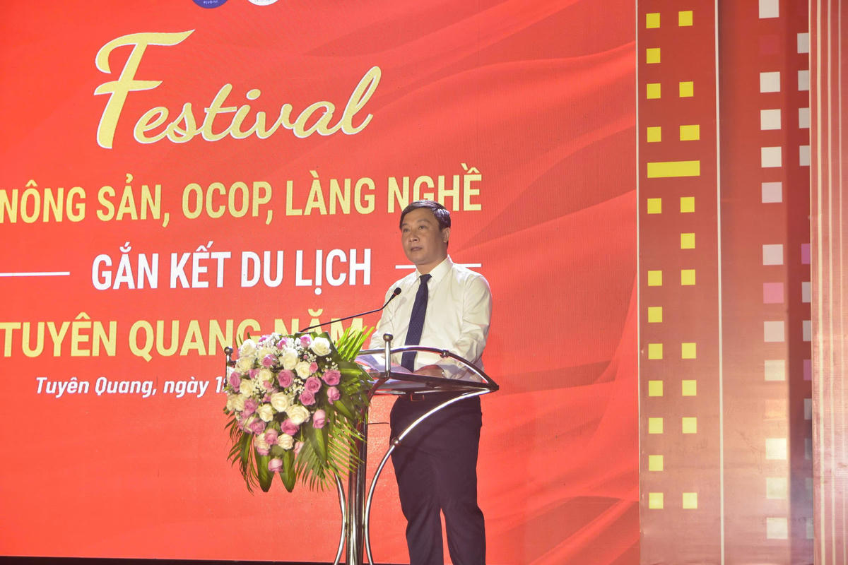 Đại diện Ban Tổ chức phát biểu tại buổi lễ.