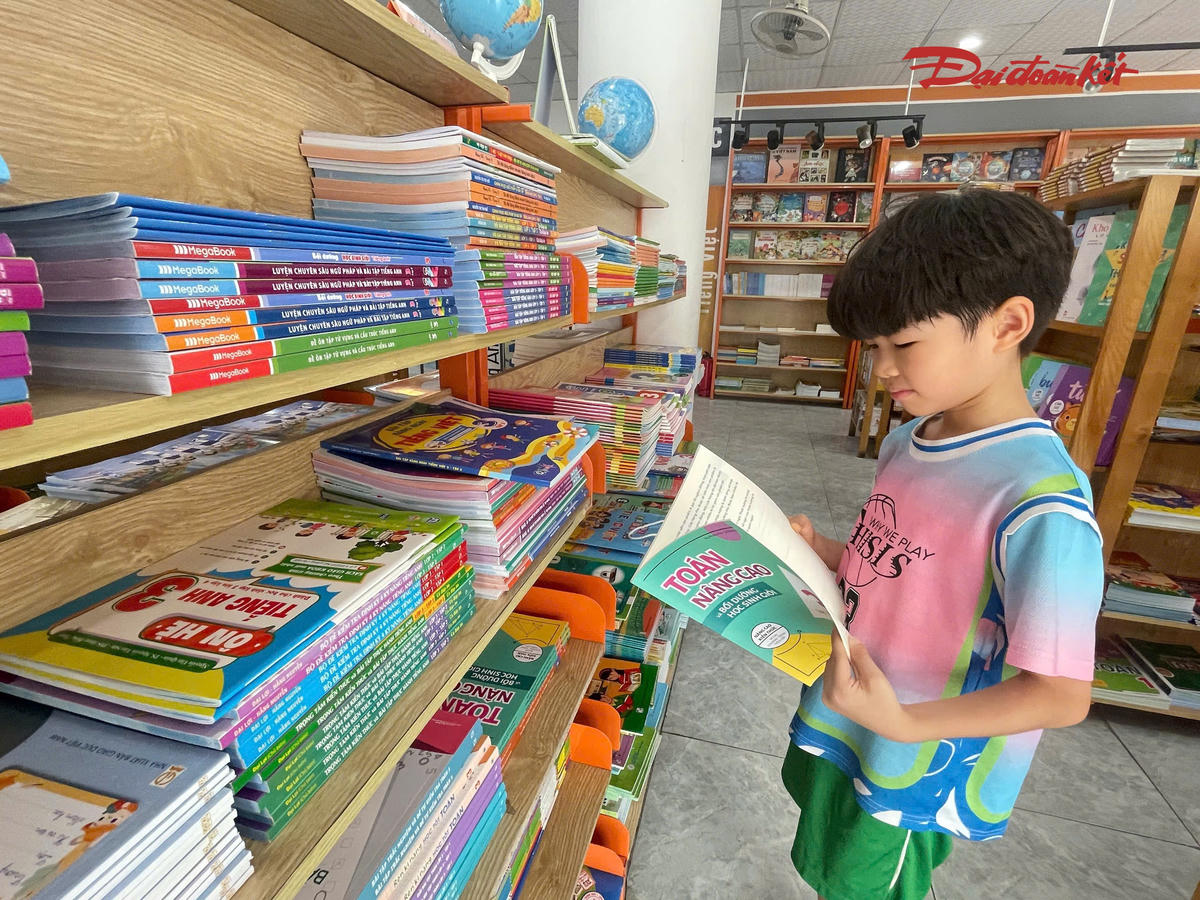 Thủ tướng chỉ đạo huy động mọi nguồn lực cung ứng đủ sách giáo khoa, báo cáo trước 22/9