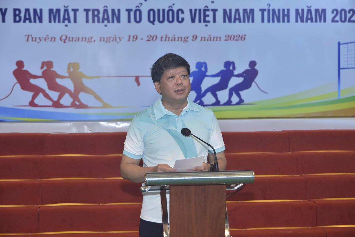 Ông Hà Trung Kiên, Phó Chủ tịch Thường trực Ủy ban MTTQ Việt Nam tỉnh, Trưởng khối thi đua năm 2026 phát biểu khai mạc.