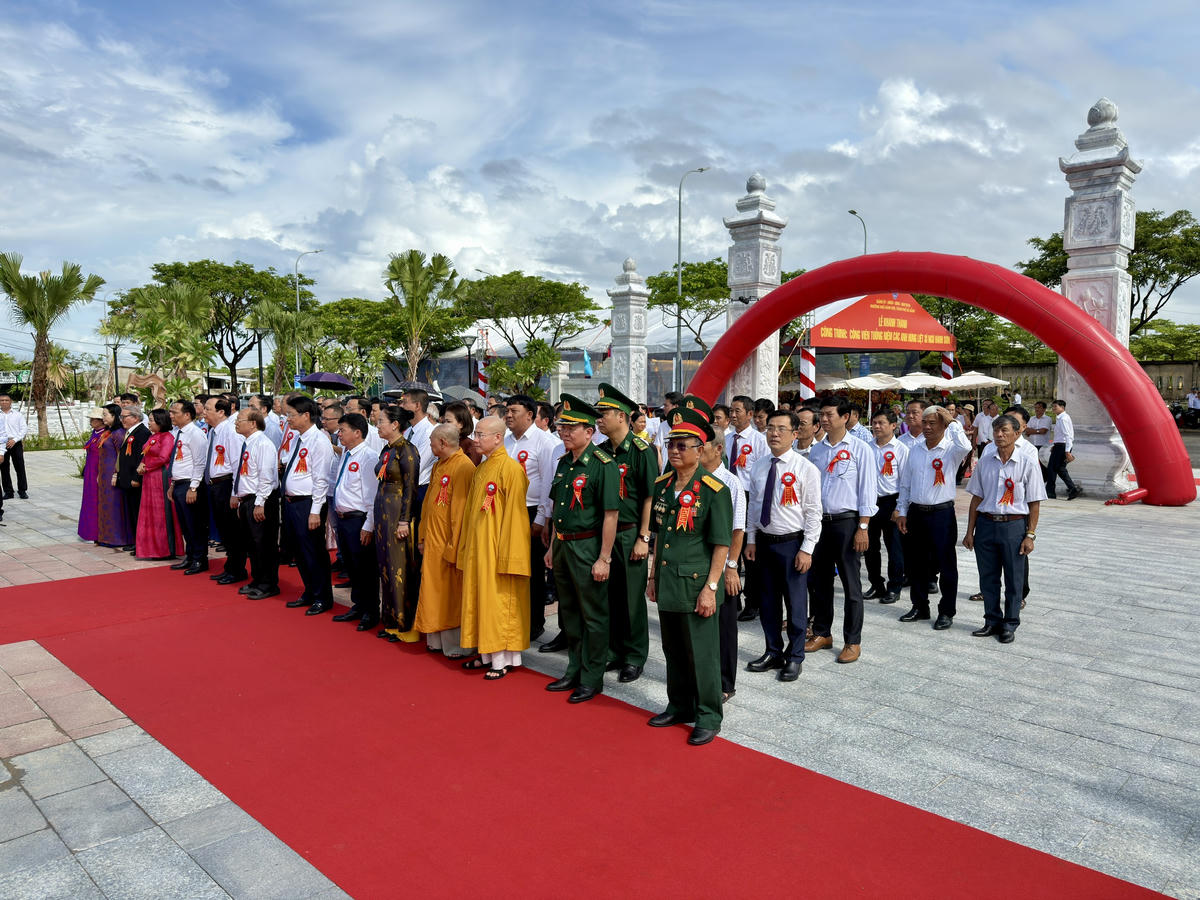 Đại biểu dự lễ khánh thành công trình. Ảnh: Nguyễn Tú.
