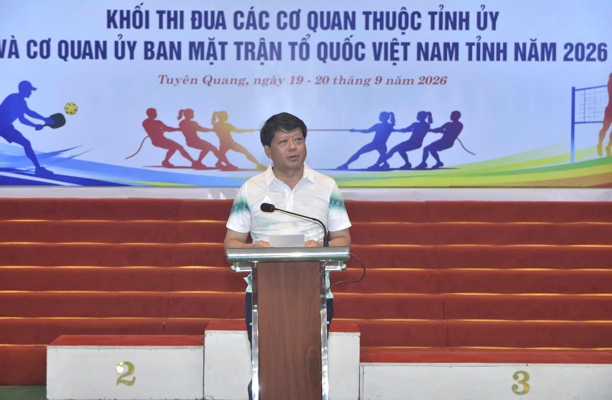 Ông Hà Trung Kiên, Ủy viên Ban Thường vụ Tỉnh ủy, Phó Chủ tịch Thường trực, Thủ trưởng cơ quan Ủy ban MTTQ Việt Nam tỉnh, Trưởng khối thi đua năm 2026 phát biểu tại Lễ bế mạc.