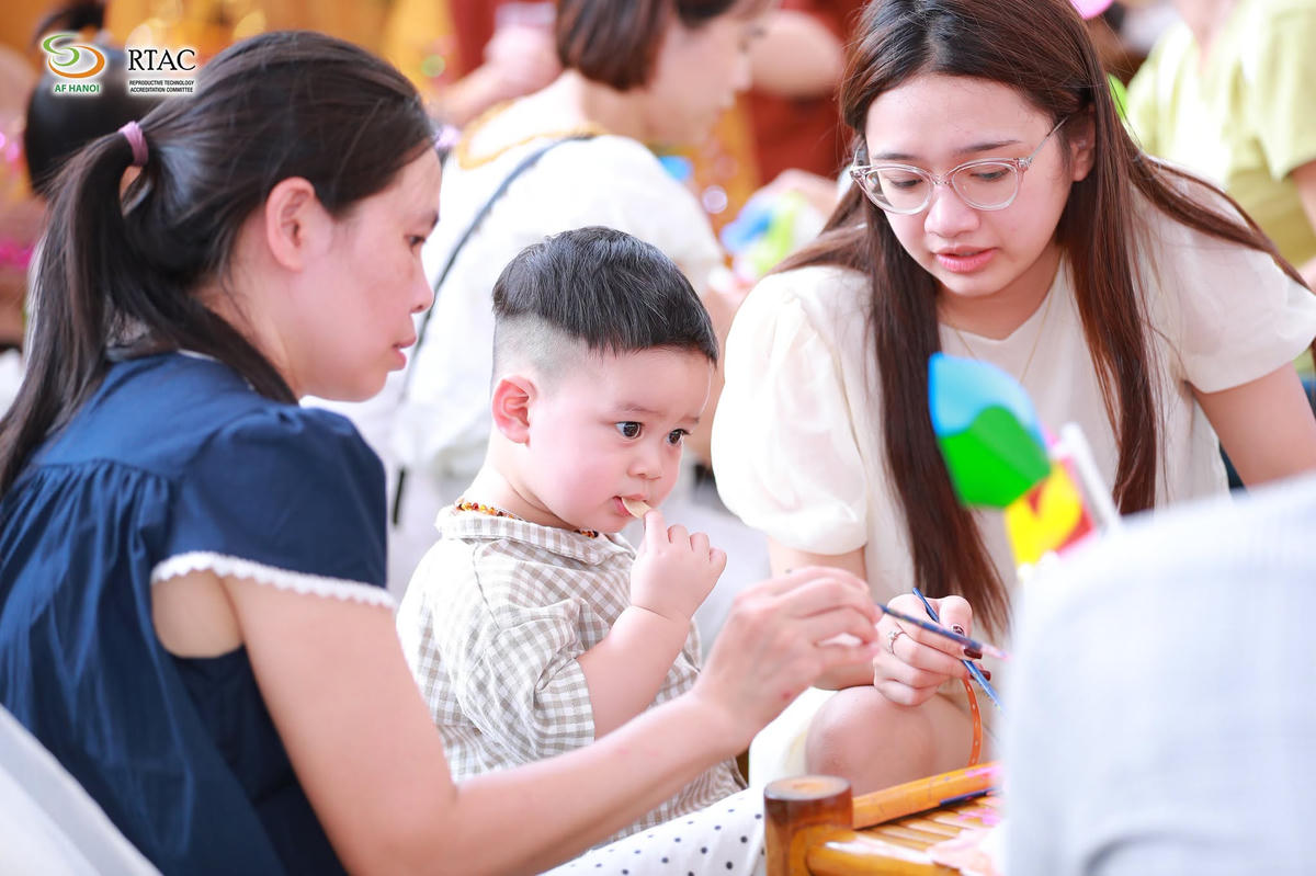 Cuộc hội ngộ của những em bé IVF dịp Trung Thu  
