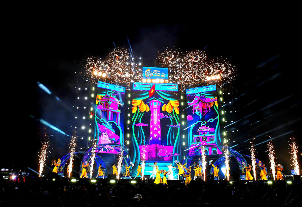 Không khí rộn ràng tại lễ bế mạc Festival Thăng Long - Hà Nội 2026 sau 10 ngày diễn ra với nhiều hoạt động văn hóa, nghệ thuật.