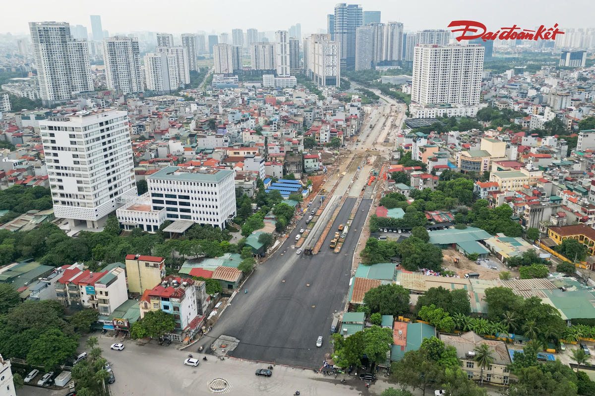 Toàn bộ mặt bằng dự án đã được bàn giao từ cuối tháng 6. Đến nay, phần nền đường cùng hệ thống hạ tầng kỹ thuật ngầm cơ bản hoàn thành. 