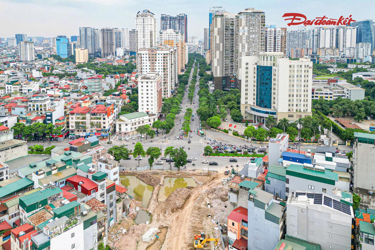 Vành đai 2,5 là tuyến giao thông quan trọng của Hà Nội, nằm giữa Vành đai 2 và Vành đai 3, với tổng chiều dài gần 20 km. Tuyến đường được kỳ vọng tăng khả năng kết nối giữa các khu dân cư hiện hữu và các khu đô thị mới, đồng thời hoàn thiện mạng lưới giao thông theo hướng liên thông, giảm áp lực cho các tuyến đường xuyên tâm.