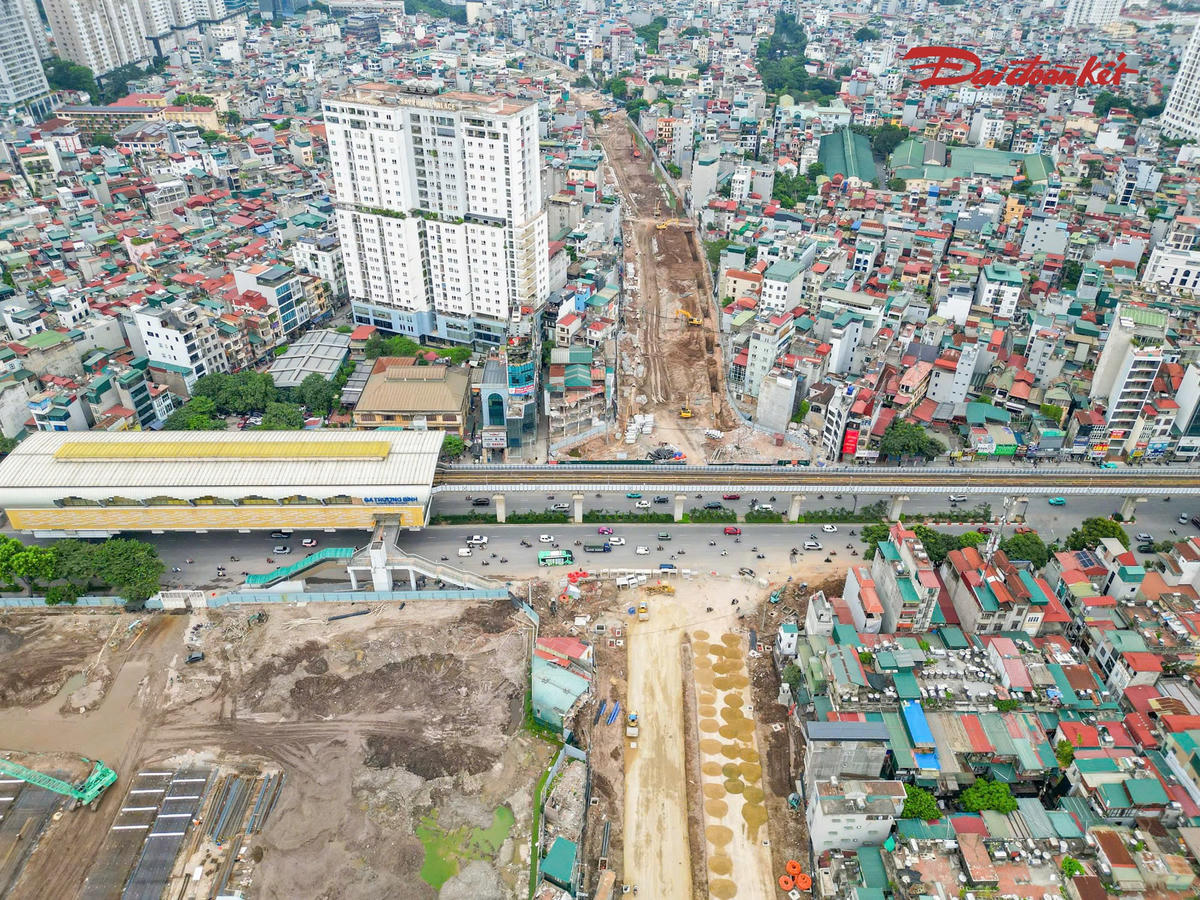 Trước mắt, chủ đầu tư yêu cầu nhà thầu tập trung hoàn thiện đoạn từ nút giao đường Nguyễn Trãi đến cầu qua sông Tô Lịch trước ngày 10/10. Phần tuyến còn lại cũng phải bảo đảm mục tiêu thông xe kỹ thuật trong dịp này.