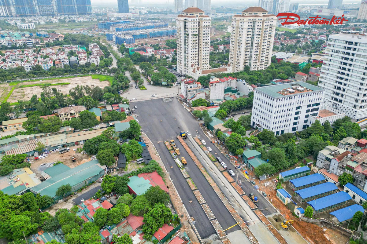 Tại khu vực phía Bắc, tuyến đường số 5 kết nối vào trung tâm Khu đô thị mới Tây Hồ Tây, qua địa bàn phường Xuân Đỉnh, đang được đẩy nhanh tiến độ.