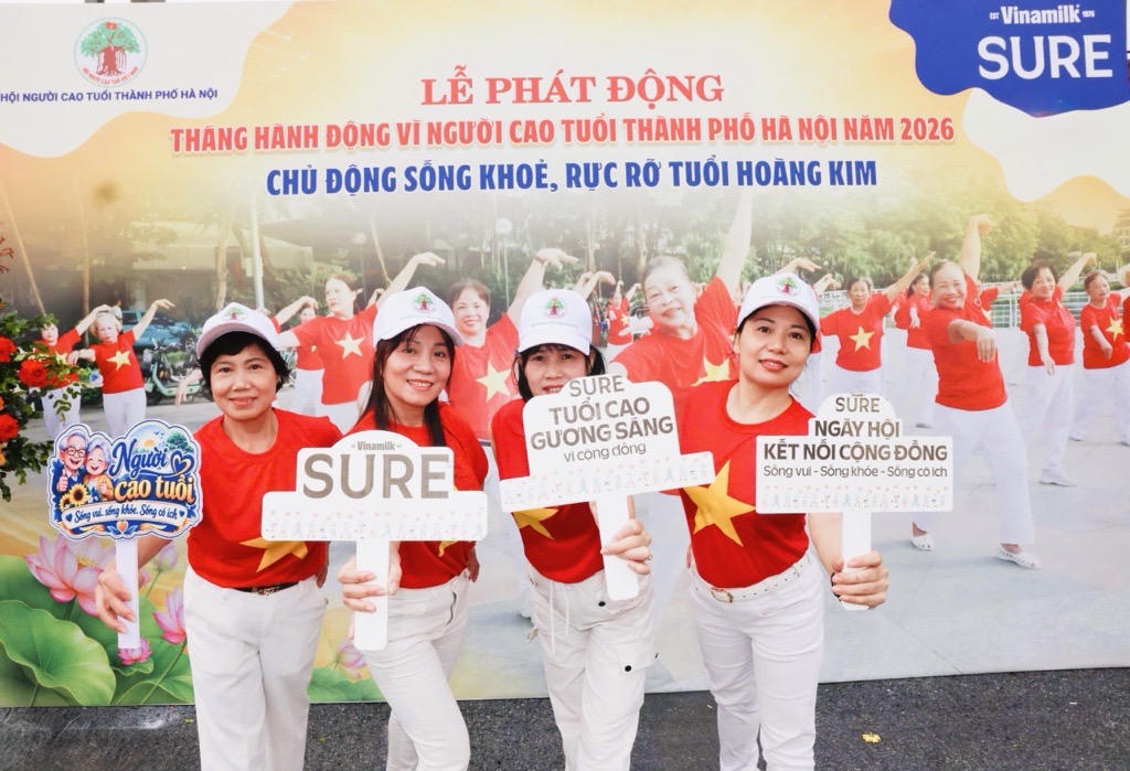  Người cao tuổi cùng Vinamilk Sure lan tỏa tinh thần chủ động sống khỏe, sống vui và tích cực. Ảnh: Vi NamẢnh 5A hoặc 5B: Người cao tuổi cùng Vinamilk Sure lan tỏa tinh thần chủ động sống khỏe, sống vui và tích cực. Ảnh: Vi Nam