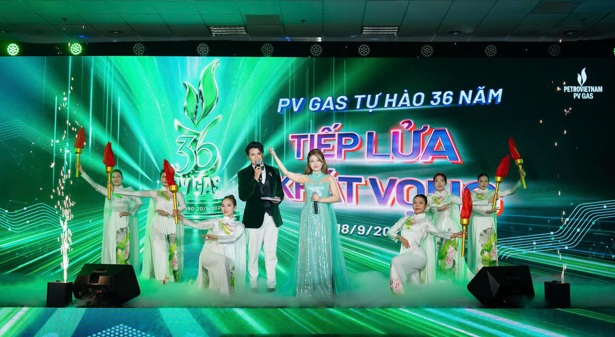 Tiết mục văn nghệ mở màn chương trình Lễ kỷ niệm 36 năm ngày thành lập PV GAS