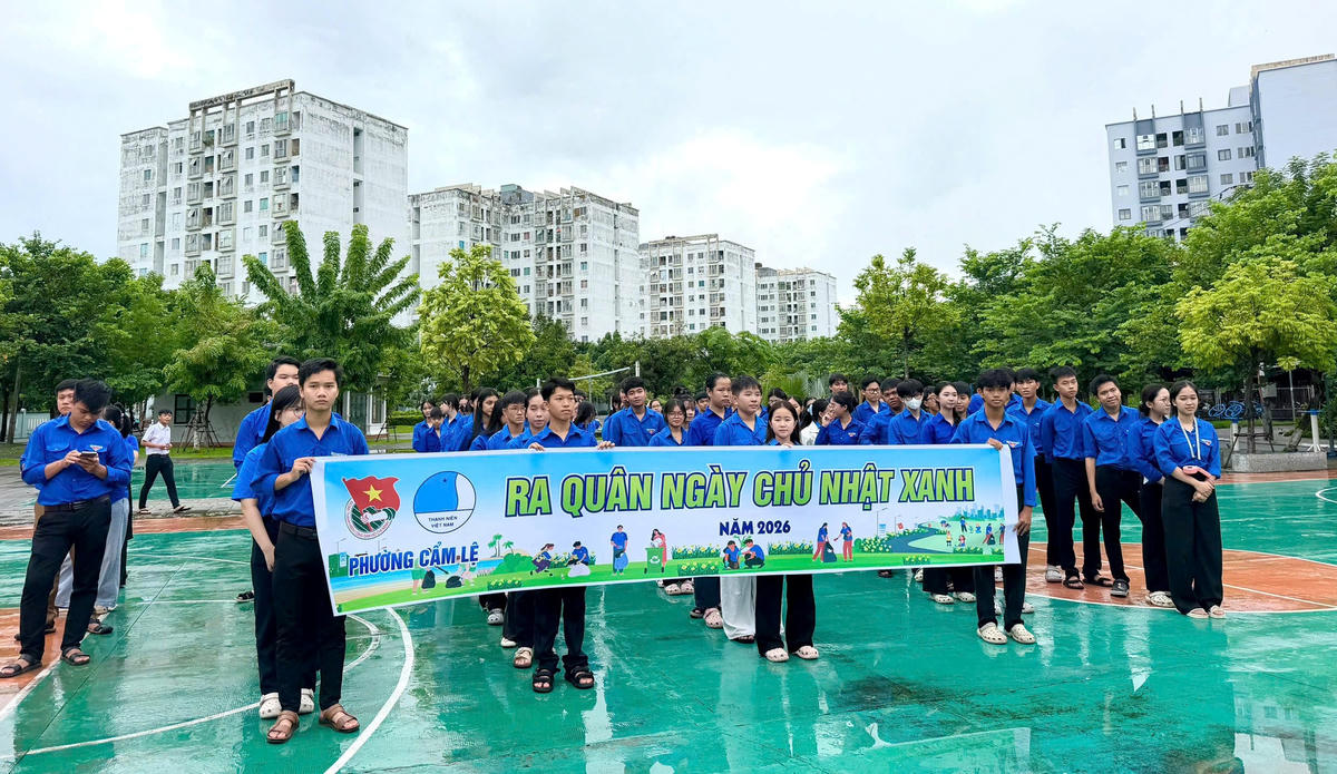 Đoàn viên, thanh niên TP Đà Nẵng ra quân ngày chủ nhật xanh. Ảnh: TĐ.