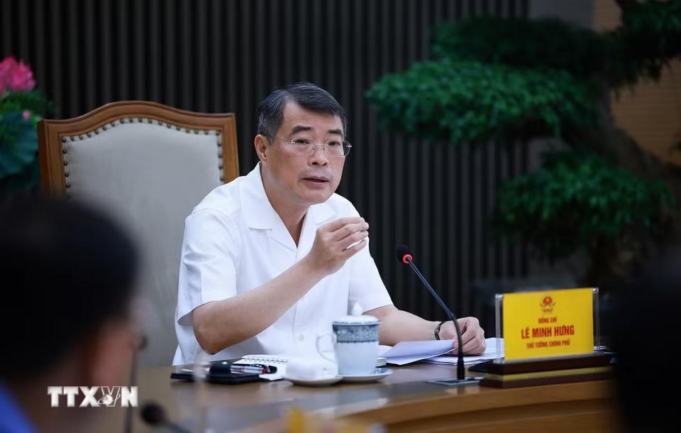 Thủ tướng Lê Minh Hưng chủ trì cuộc họp với lãnh đạo Bộ Giáo dục và Đào tạo và các bộ, ngành về phát triển giáo dục và đào tạo. (Ảnh: Dương Giang/TTXVN)