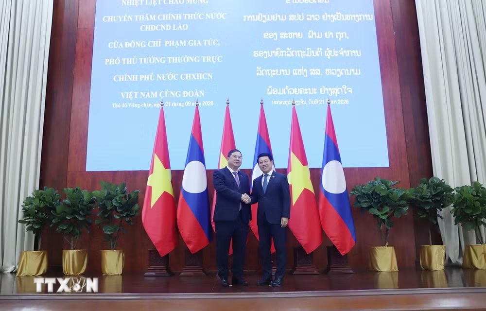 ttxvn-pho-thu-tuong-thuong-truc-chinh-phu-pham-gia-tuc-tham-va-lam-viec-tai-lao-9039462.jpg