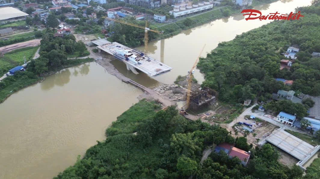 Cầu Quang Vinh 1 khó về đích vào tháng 12/2026 do vướng về mặt bằng. Ảnh: Toán Nguyễn.