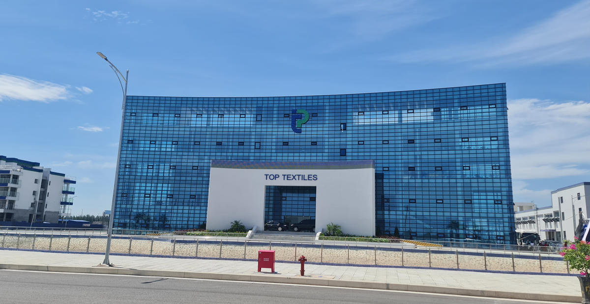 Trụ sở Nhà máy dệt nhuộm TOP TEXTILES do tập đoàn Toray (Nhật Bản) đầu tư tại KCN Rạng Đông, xã Rạng Đông, tỉnh Ninh Bình. Ảnh: Nam Dương.