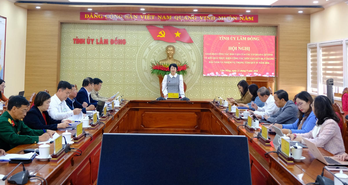 Bà Phạm Thị Phúc, Phó Bí thư Tỉnh ủy, Chủ tịch Ủy ban MTTQ Việt Nam tỉnh Lâm Đồng, phát biểu tại hội nghị.