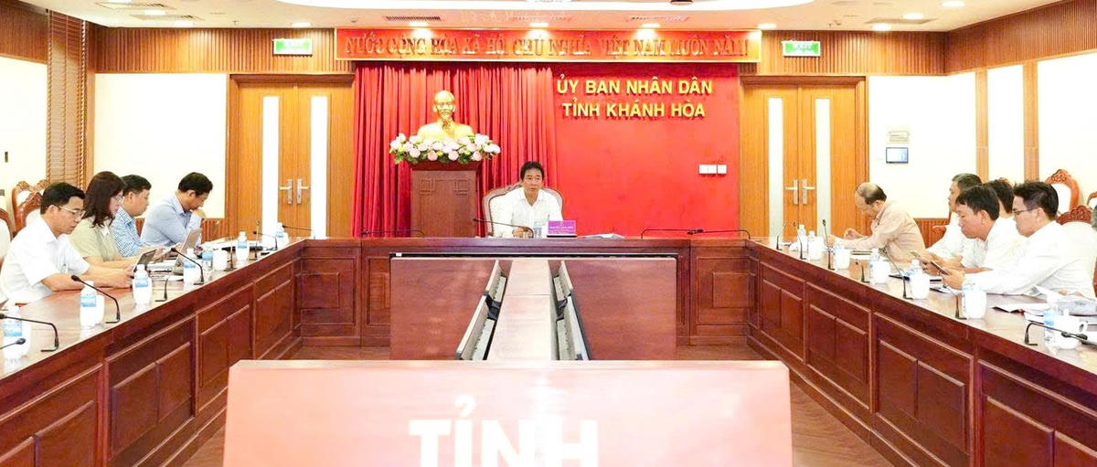 Quang cảnh cuộc họp.