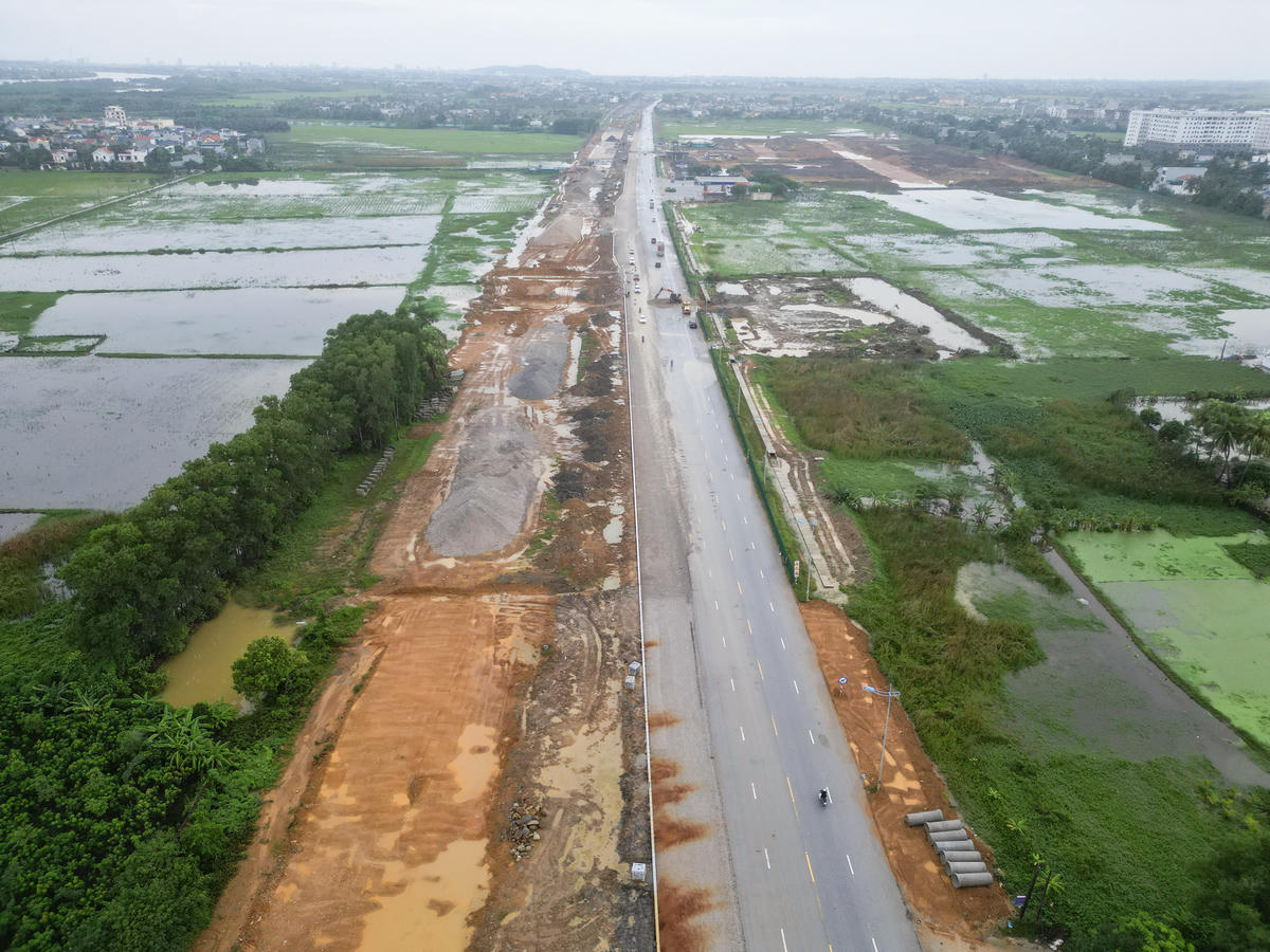 Ông Long kỳ vọng, sau khi hoàn thành, đại lộ Nam sông Mã mở rộng sẽ là một trong những tuyến giao thông huyết mạch nối trung tâm tỉnh Thanh Hóa với khu du lịch biển Sầm Sơn. Qua đó, nâng tầm kết nối liên vùng, đáp ứng nhu cầu phát triển kinh tế, thu hút đầu tư, phát huy tiềm năng du lịch và dịch vụ của địa phương. Ảnh: Đình Minh