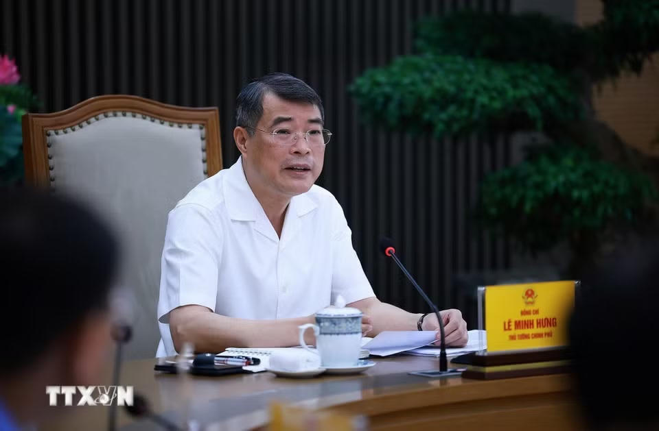 Thủ tướng Lê Minh Hưng chủ trì cuộc họp với lãnh đạo Bộ Giáo dục và Đào tạo và các bộ, ngành về phát triển giáo dục và đào tạo. (Ảnh: Dương Giang/TTXVN)
