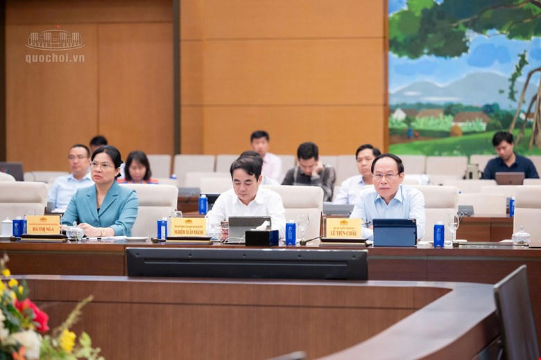 Phó Chủ tịch, Tổng Thư ký UBTƯ MTTQ Việt Nam Hà Thị Nga tham dự phiên họp (Ảnh: Media Quốc hội)