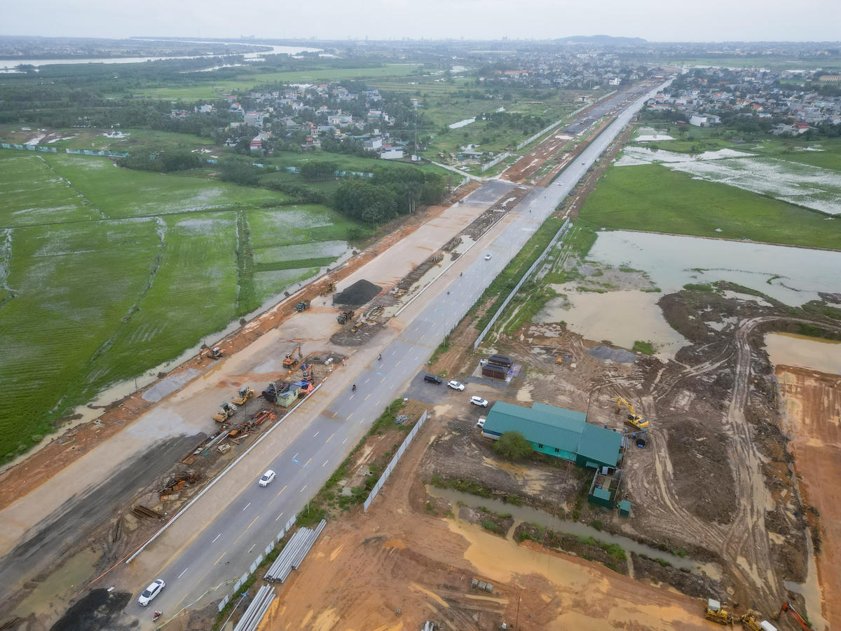 Ông Nguyễn Mạnh Linh - cán bộ BQLDA ĐTXD các công trình dân dụng và công nghiệp tỉnh cho biết: Sau khi mô hình chính quyền địa phương 2 cấp được triển khai, dự án được chuyển giao từ BQLDA ĐTXD TP Thanh Hóa về đơn vị. Ảnh: Đình Minh