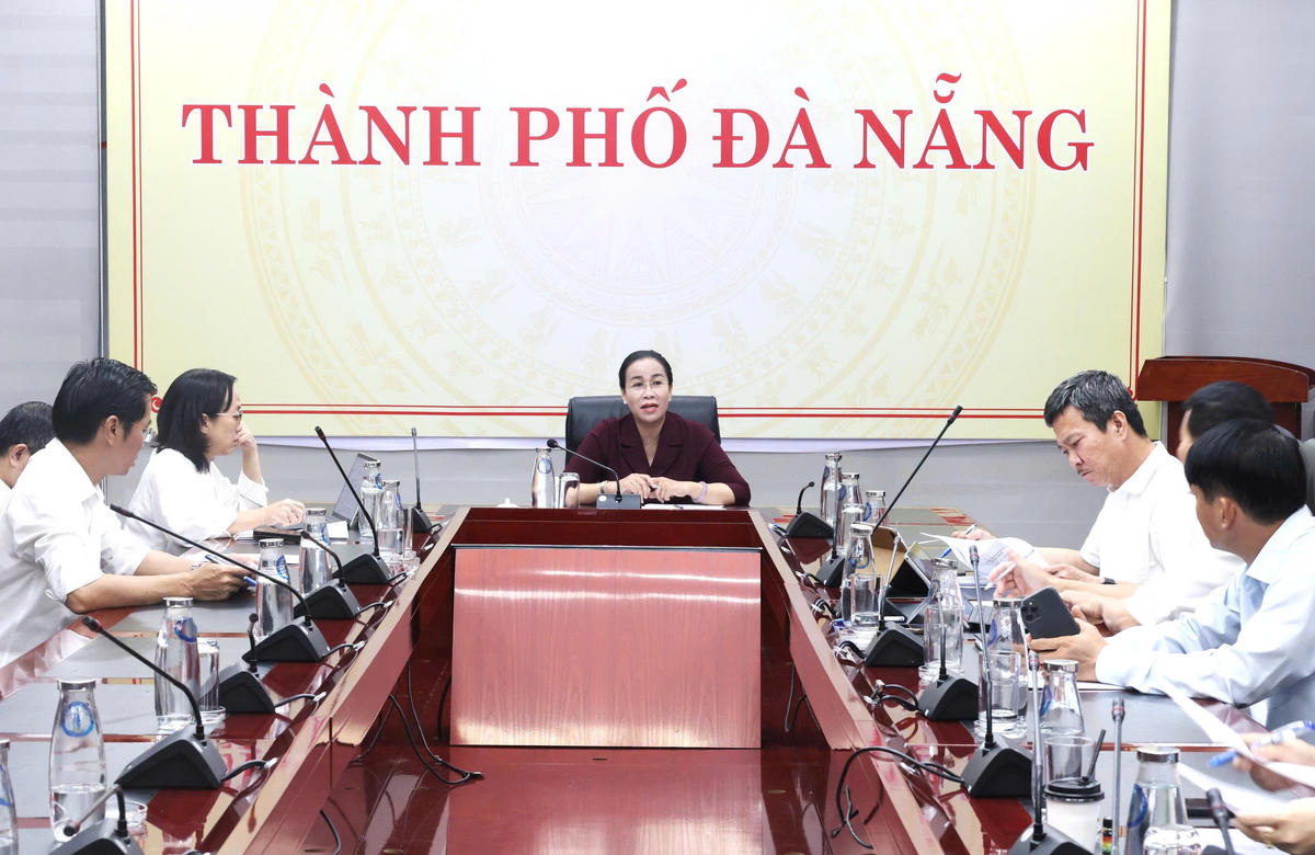 Bà Nguyễn Thị Anh Thi, Phó Chủ tịch UBND TP Đà Nẵng chủ trì buổi làm việc. Ảnh: Nguyễn Tú.