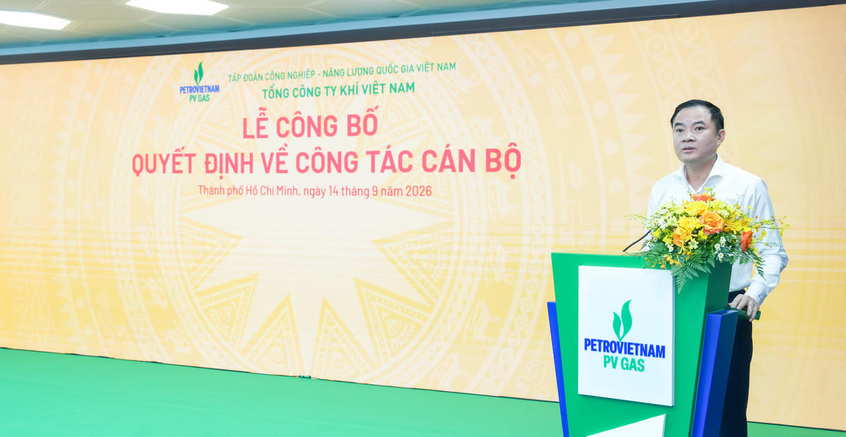 Bí thư Đảng ủy, Chủ tịch HĐTV Petrovietnam Lê Ngọc Sơn phát biểu chỉ đạo và giao nhiệm vụ tại buổi lễ