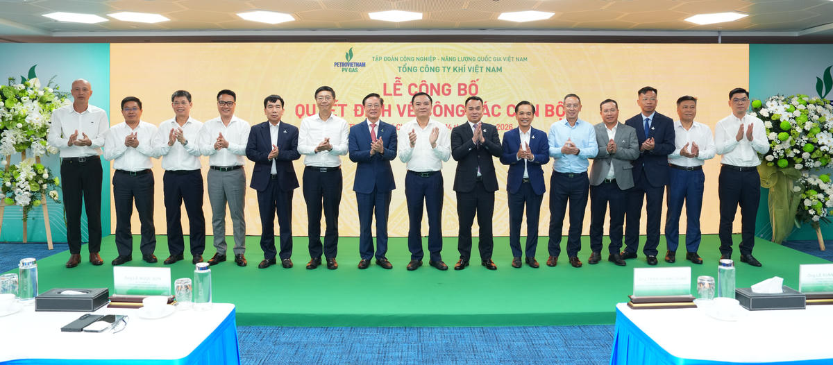 Các đồng chí Lãnh đạo Petrovietnam và PV GAS chụp ảnh lưu niệm tại buổi lễ